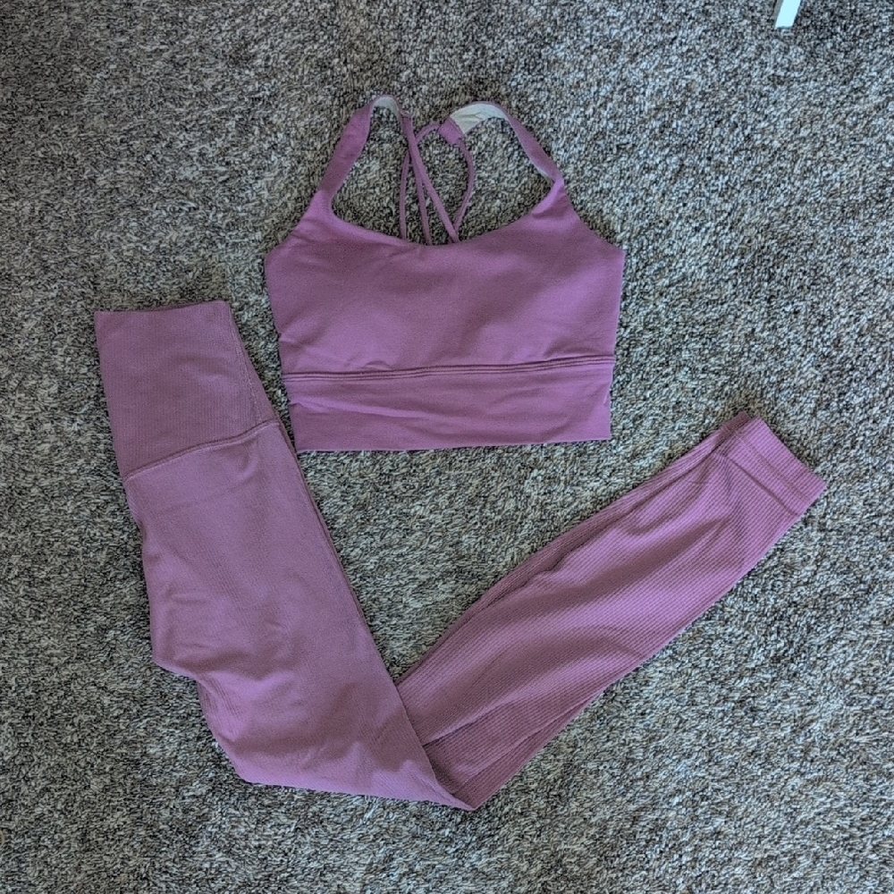 Lululemon Sports Bra and Leggings Set